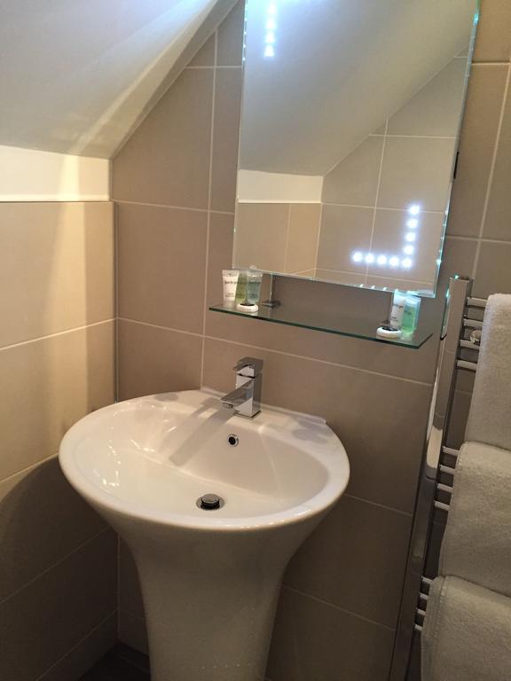 One Helena Road Serviced Apartments Саутси Экстерьер фото