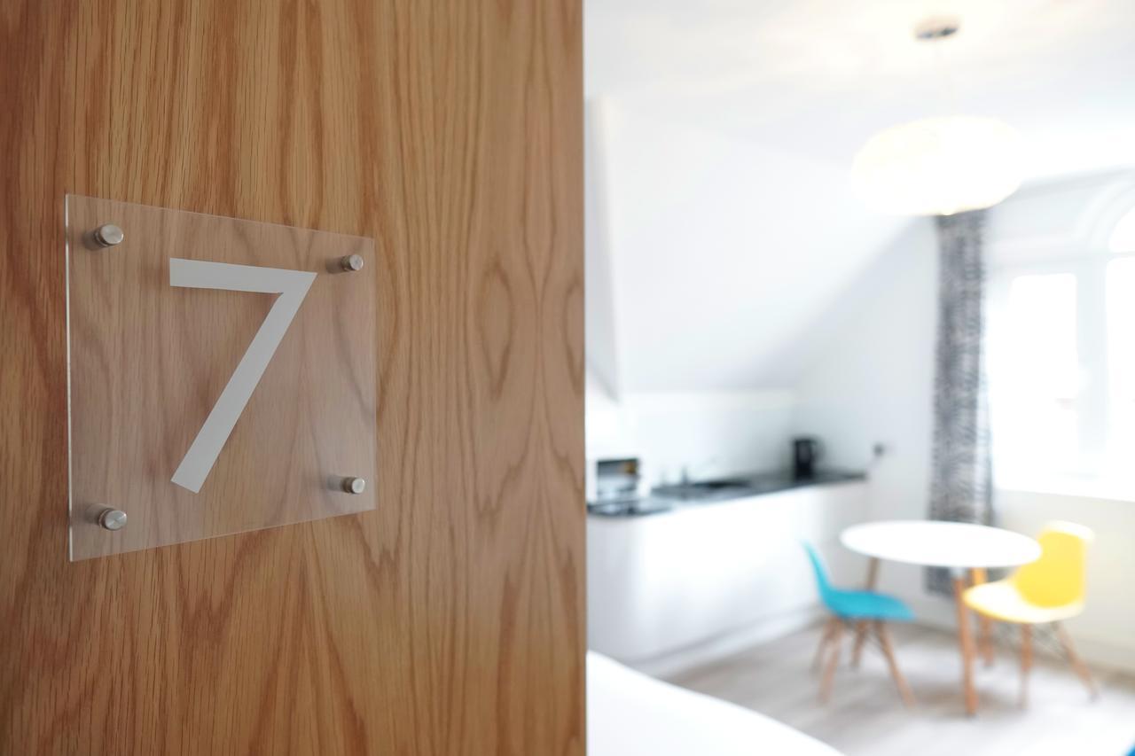 One Helena Road Serviced Apartments Саутси Экстерьер фото
